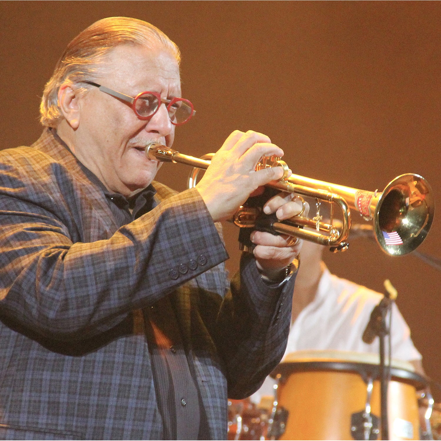 Arturo Sandoval playing on trumpet with CLASSIC mouthpiece booster by KGUmusic.