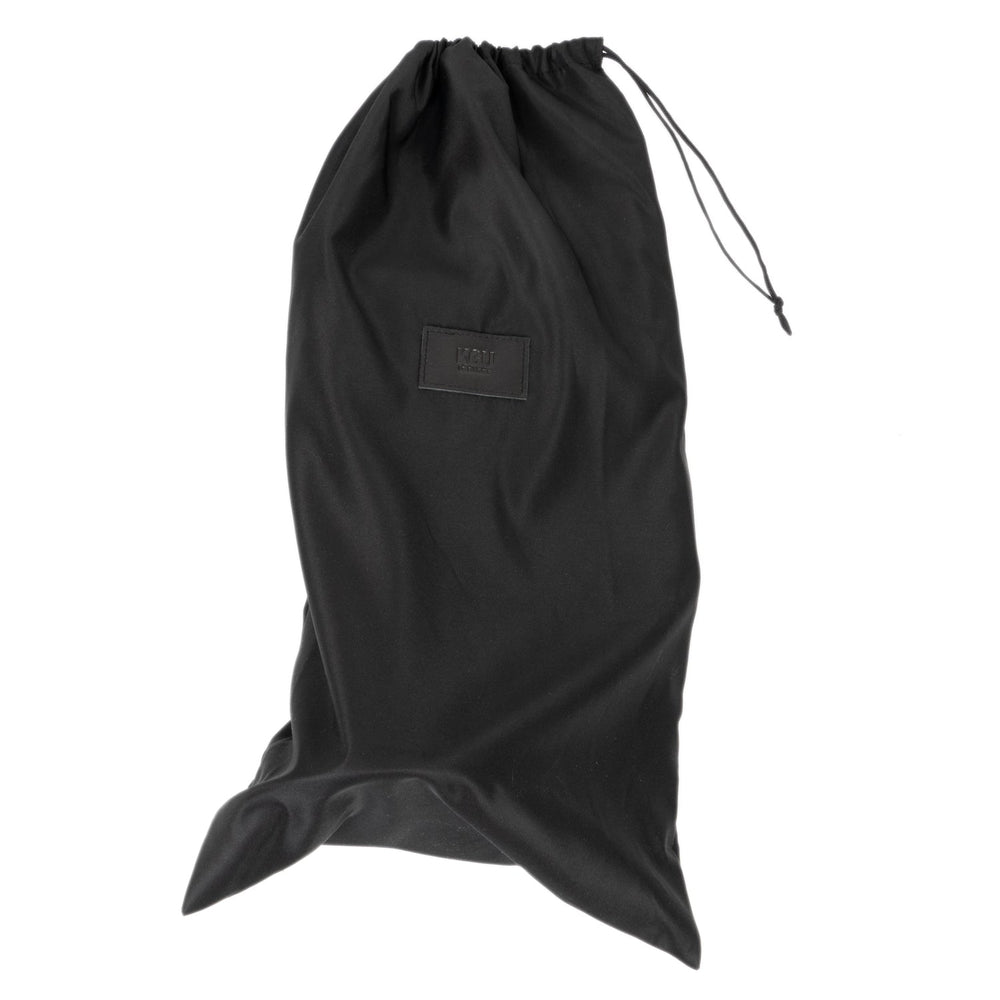 Moisture-absorbing shelter bag for your trumpet and flugelhorn.