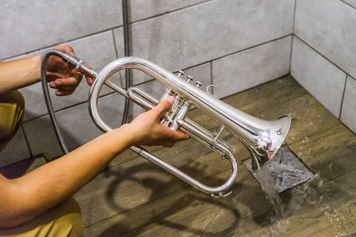 Cleaning flugelhorn with a KGUmusic Aqua Nozzle. 