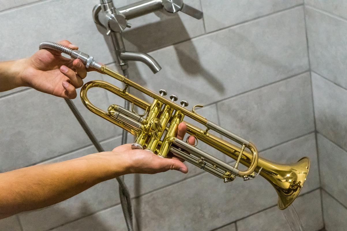 Trumpet cleaning with KGUmusic Cleaning Tool: Aqua Nozzle.